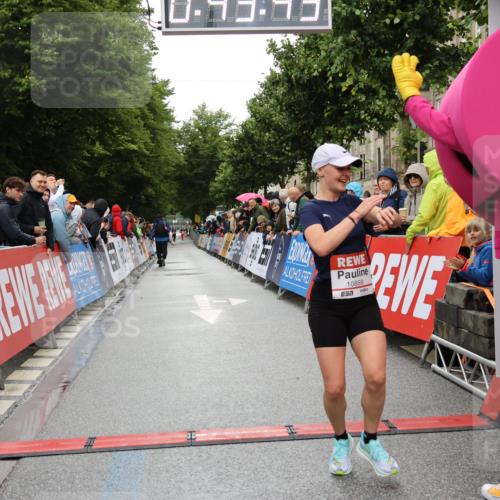 14.06.2026 - REWE Women's Run Strokosch-Dieckow http://msf.ph/oto/9757459 14.06.2026 09:44:05 Ziel 10859, 11296 meine-sportfotos.de