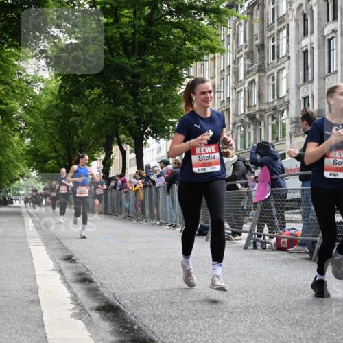 14.06.2026 - REWE Women's Run J. Mangold http://msf.ph/oto/9757588 14.06.2026 10:56:46 Ziel 5074, 5209, 5218, 5552, 5640, 5964 meine-sportfotos.de