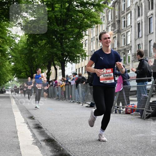 14.06.2026 - REWE Women's Run J. Mangold http://msf.ph/oto/9757590 14.06.2026 10:56:46 Ziel 5074, 5209, 5218, 5552, 5640, 5964 meine-sportfotos.de