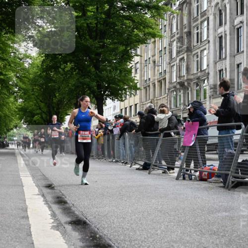 14.06.2026 - REWE Women's Run J. Mangold http://msf.ph/oto/9757602 14.06.2026 10:56:47 Ziel 5209, 5218, 5552, 5640, 5964 meine-sportfotos.de