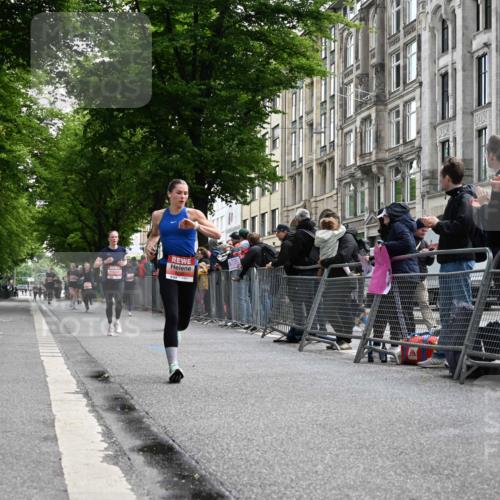 14.06.2026 - REWE Women's Run J. Mangold http://msf.ph/oto/9757604 14.06.2026 10:56:47 Ziel 5209, 5218, 5552, 5640, 5964 meine-sportfotos.de
