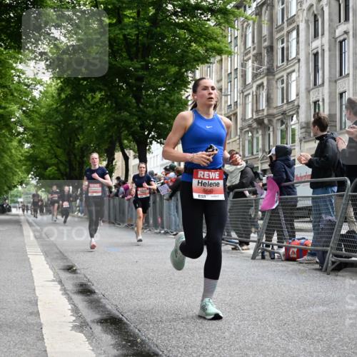 14.06.2026 - REWE Women's Run J. Mangold http://msf.ph/oto/9757617 14.06.2026 10:56:48 Ziel 5209, 5218, 5552, 5640, 5964 meine-sportfotos.de
