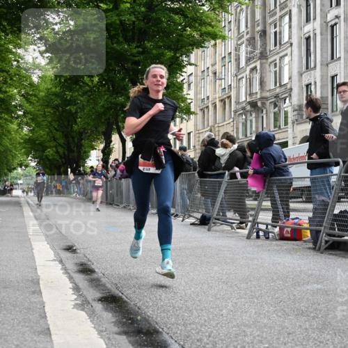 14.06.2026 - REWE Women's Run J. Mangold http://msf.ph/oto/9757886 14.06.2026 10:57:25 Ziel 5381, 5394, 5396, 5778, 5905 meine-sportfotos.de