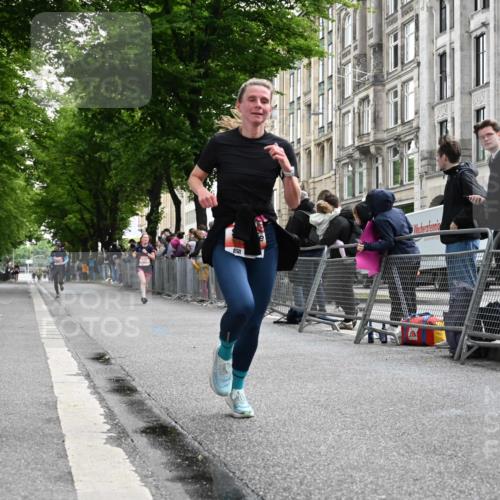 14.06.2026 - REWE Women's Run J. Mangold http://msf.ph/oto/9757889 14.06.2026 10:57:25 Ziel 5381, 5394, 5396, 5778, 5905 meine-sportfotos.de