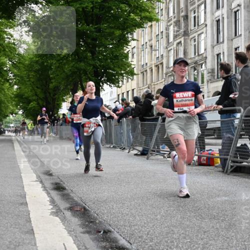 14.06.2026 - REWE Women's Run J. Mangold http://msf.ph/oto/9757935 14.06.2026 10:57:44 Ziel 5047, 5132, 5581, 5686, 5729 meine-sportfotos.de