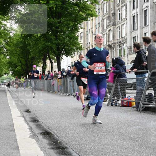 14.06.2026 - REWE Women's Run J. Mangold http://msf.ph/oto/9757958 14.06.2026 10:57:47 Ziel 5047, 5132, 5505, 5581, 5686, 5729 meine-sportfotos.de