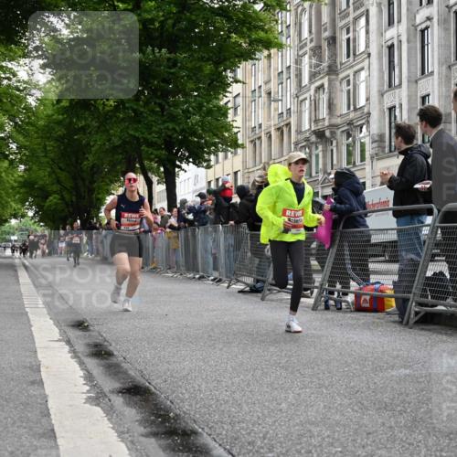 14.06.2026 - REWE Women's Run J. Mangold http://msf.ph/oto/9757996 14.06.2026 10:57:54 Ziel 5113, 5505, 5604, 5661, 5686 meine-sportfotos.de