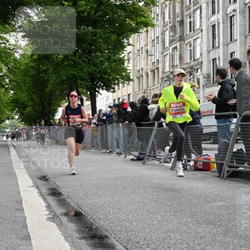 14.06.2026 - REWE Women's Run J. Mangold http://msf.ph/oto/9757997 14.06.2026 10:57:54 Ziel 5113, 5505, 5604, 5661, 5686 meine-sportfotos.de