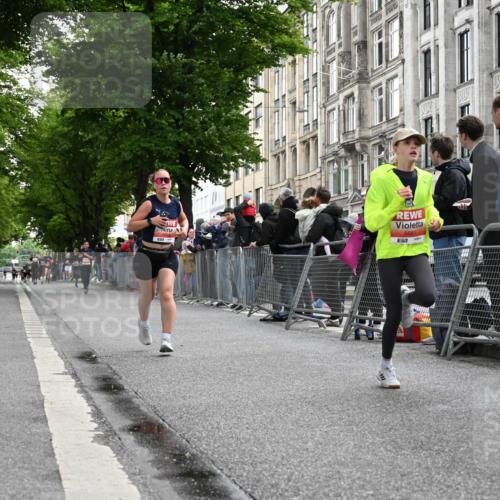 14.06.2026 - REWE Women's Run J. Mangold http://msf.ph/oto/9757999 14.06.2026 10:57:54 Ziel 5113, 5505, 5604, 5661, 5686 meine-sportfotos.de