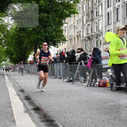 14.06.2026 - REWE Women's Run J. Mangold http://msf.ph/oto/9758002 14.06.2026 10:57:54 Ziel 5113, 5505, 5604, 5661, 5686 meine-sportfotos.de
