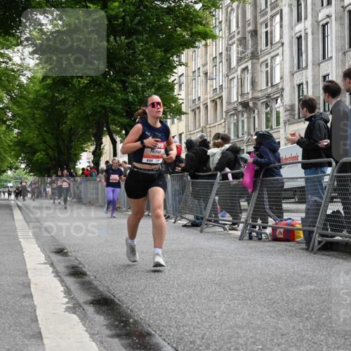 14.06.2026 - REWE Women's Run J. Mangold http://msf.ph/oto/9758006 14.06.2026 10:57:55 Ziel 5113, 5505, 5604, 5661 meine-sportfotos.de