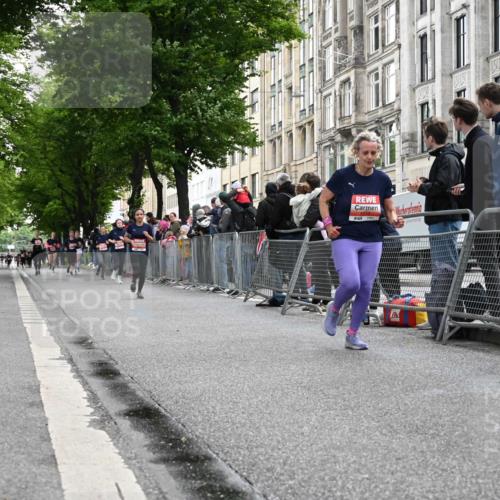 14.06.2026 - REWE Women's Run J. Mangold http://msf.ph/oto/9758008 14.06.2026 10:57:58 Ziel 5113, 5604, 5661, 5679 meine-sportfotos.de