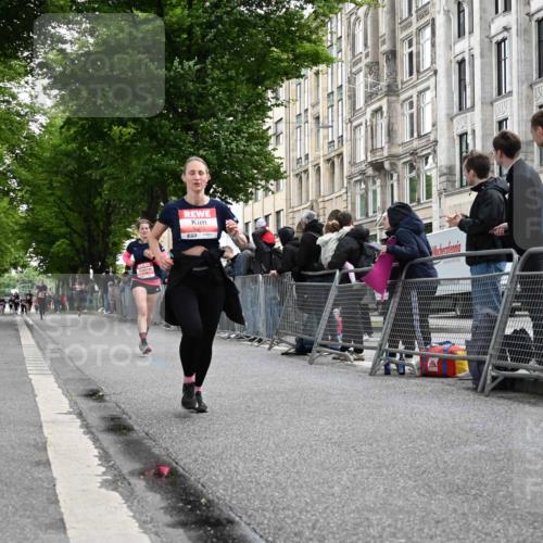 14.06.2026 - REWE Women's Run J. Mangold http://msf.ph/oto/9758068 14.06.2026 10:58:08 Ziel 5107, 5111, 5303, 5320, 5871, 5898 meine-sportfotos.de