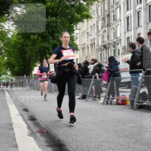 14.06.2026 - REWE Women's Run J. Mangold http://msf.ph/oto/9758073 14.06.2026 10:58:09 Ziel 5107, 5111, 5303, 5320, 5871, 5898 meine-sportfotos.de