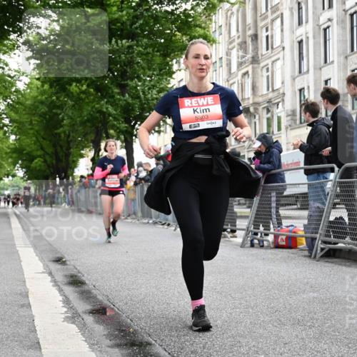 14.06.2026 - REWE Women's Run J. Mangold http://msf.ph/oto/9758076 14.06.2026 10:58:09 Ziel 5107, 5111, 5303, 5320, 5871, 5898 meine-sportfotos.de