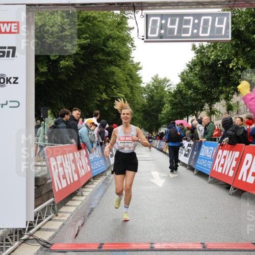 14.06.2026 - REWE Women's Run Strokosch-Dieckow http://msf.ph/oto/9758077 14.06.2026 09:43:27 Ziel 11126 meine-sportfotos.de