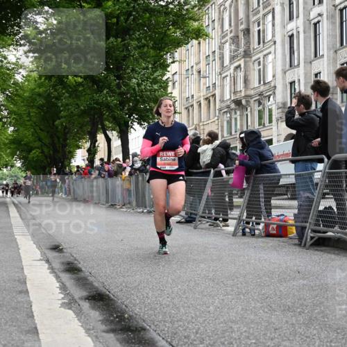 14.06.2026 - REWE Women's Run J. Mangold http://msf.ph/oto/9758081 14.06.2026 10:58:11 Ziel 5107, 5303, 5871, 5898 meine-sportfotos.de
