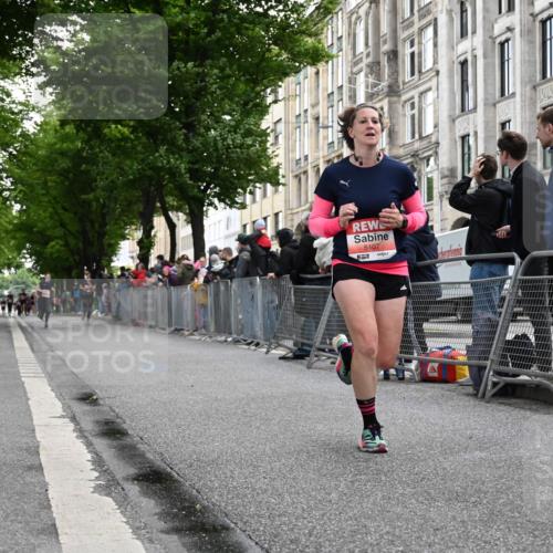 14.06.2026 - REWE Women's Run J. Mangold http://msf.ph/oto/9758088 14.06.2026 10:58:11 Ziel 5107, 5303, 5871, 5898 meine-sportfotos.de