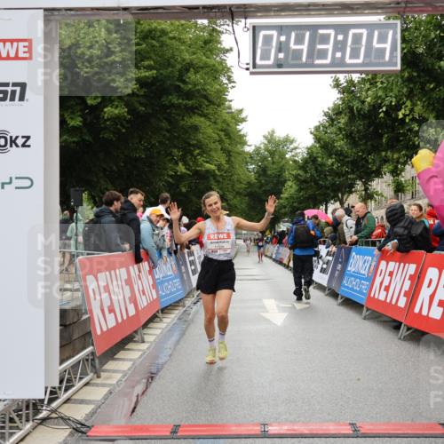 14.06.2026 - REWE Women's Run Strokosch-Dieckow http://msf.ph/oto/9758109 14.06.2026 09:43:26 Ziel 11126 meine-sportfotos.de