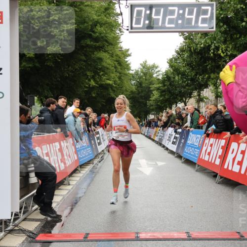 14.06.2026 - REWE Women's Run Strokosch-Dieckow http://msf.ph/oto/9758201 14.06.2026 09:43:05 Ziel 10080, 10992 meine-sportfotos.de