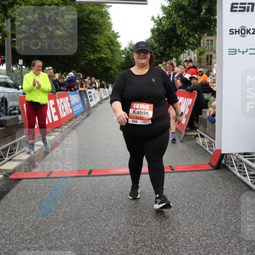 14.06.2026 - REWE Women's Run Strokosch-Dieckow http://msf.ph/oto/9758409 14.06.2026 11:26:58 Ziel 5562 meine-sportfotos.de