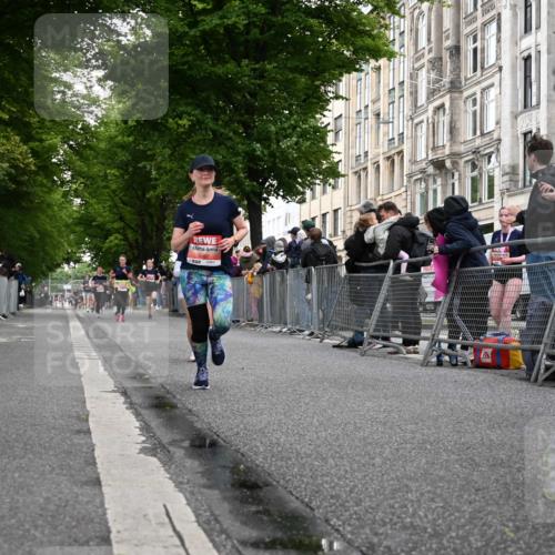 14.06.2026 - REWE Women's Run J. Mangold http://msf.ph/oto/9758412 14.06.2026 10:59:23 Ziel 5418, 5536, 5560, 5634, 5642, 5928, 6017 meine-sportfotos.de