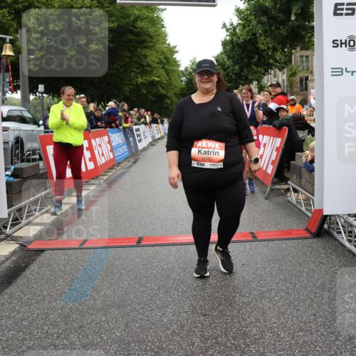 14.06.2026 - REWE Women's Run Strokosch-Dieckow http://msf.ph/oto/9758426 14.06.2026 11:26:58 Ziel 5562 meine-sportfotos.de