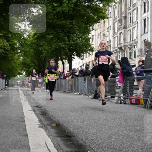 14.06.2026 - REWE Women's Run J. Mangold http://msf.ph/oto/9758428 14.06.2026 10:59:29 Ziel 5139, 5258, 5886, 5928, 6017 meine-sportfotos.de