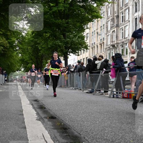 14.06.2026 - REWE Women's Run J. Mangold http://msf.ph/oto/9758438 14.06.2026 10:59:29 Ziel 5139, 5258, 5886, 5928, 6017 meine-sportfotos.de