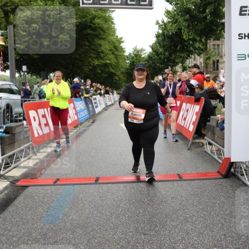 14.06.2026 - REWE Women's Run Strokosch-Dieckow http://msf.ph/oto/9758470 14.06.2026 11:26:57 Ziel 5562 meine-sportfotos.de