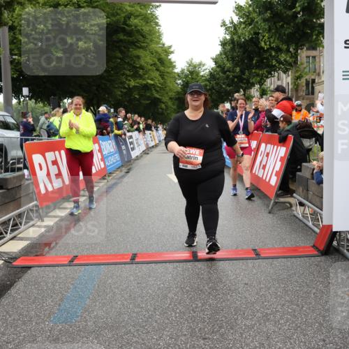 14.06.2026 - REWE Women's Run Strokosch-Dieckow http://msf.ph/oto/9758478 14.06.2026 11:26:57 Ziel 5562 meine-sportfotos.de
