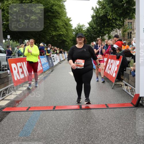14.06.2026 - REWE Women's Run Strokosch-Dieckow http://msf.ph/oto/9758486 14.06.2026 11:26:57 Ziel 5562 meine-sportfotos.de