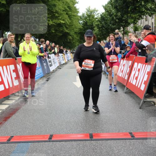 14.06.2026 - REWE Women's Run Strokosch-Dieckow http://msf.ph/oto/9758504 14.06.2026 11:26:56 Ziel 5562 meine-sportfotos.de