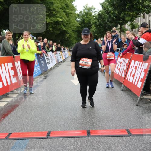 14.06.2026 - REWE Women's Run Strokosch-Dieckow http://msf.ph/oto/9758512 14.06.2026 11:26:56 Ziel 5562 meine-sportfotos.de