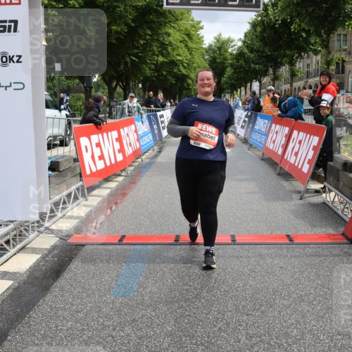 14.06.2026 - REWE Women's Run Strokosch-Dieckow http://msf.ph/oto/9758522 14.06.2026 11:22:23 Ziel 5390, 5622, 6021 meine-sportfotos.de
