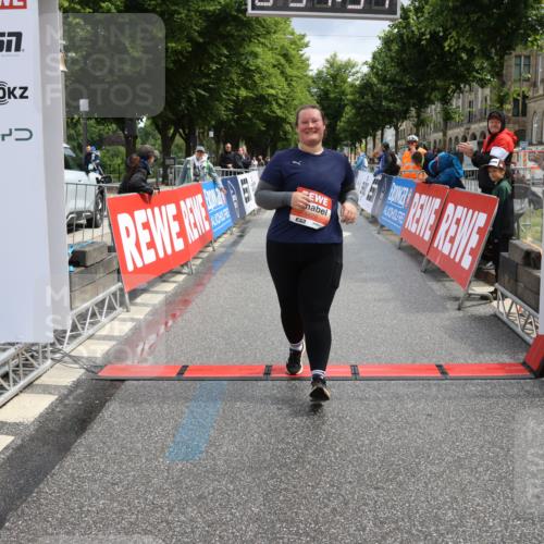 14.06.2026 - REWE Women's Run Strokosch-Dieckow http://msf.ph/oto/9758533 14.06.2026 11:22:23 Ziel 5390, 5622, 6021 meine-sportfotos.de