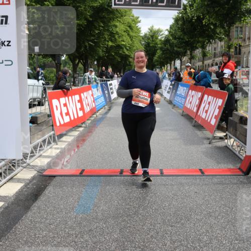 14.06.2026 - REWE Women's Run Strokosch-Dieckow http://msf.ph/oto/9758542 14.06.2026 11:22:22 Ziel 5390, 5622, 6021 meine-sportfotos.de