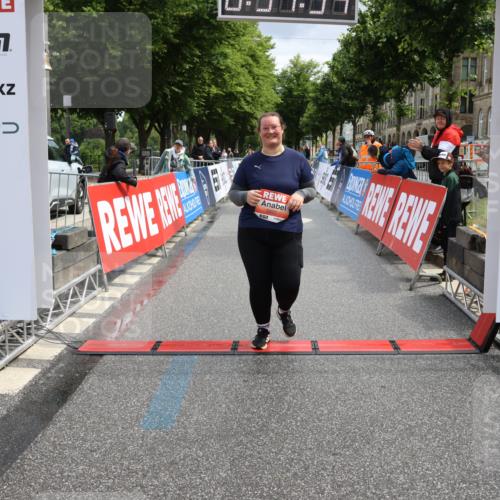 14.06.2026 - REWE Women's Run Strokosch-Dieckow http://msf.ph/oto/9758560 14.06.2026 11:22:22 Ziel 5390, 5622, 6021 meine-sportfotos.de