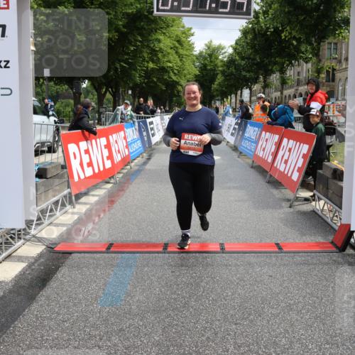 14.06.2026 - REWE Women's Run Strokosch-Dieckow http://msf.ph/oto/9758569 14.06.2026 11:22:22 Ziel 5390, 5622, 6021 meine-sportfotos.de