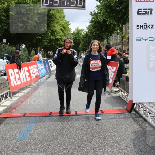 14.06.2026 - REWE Women's Run Strokosch-Dieckow http://msf.ph/oto/9758587 14.06.2026 11:22:19 Ziel 5390, 5622, 6021 meine-sportfotos.de