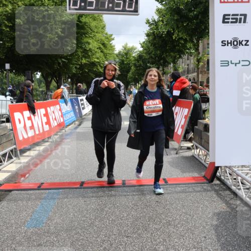 14.06.2026 - REWE Women's Run Strokosch-Dieckow http://msf.ph/oto/9758597 14.06.2026 11:22:19 Ziel 5390, 5622, 6021 meine-sportfotos.de