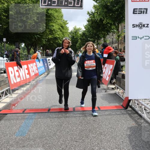 14.06.2026 - REWE Women's Run Strokosch-Dieckow http://msf.ph/oto/9758606 14.06.2026 11:22:19 Ziel 5390, 5622, 6021 meine-sportfotos.de