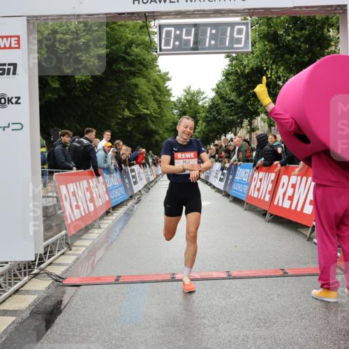 14.06.2026 - REWE Women's Run Strokosch-Dieckow http://msf.ph/oto/9758617 14.06.2026 09:41:41 Ziel 11507 meine-sportfotos.de