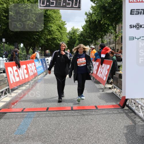14.06.2026 - REWE Women's Run Strokosch-Dieckow http://msf.ph/oto/9758633 14.06.2026 11:22:18 Ziel 5353, 5390, 5622, 6021 meine-sportfotos.de