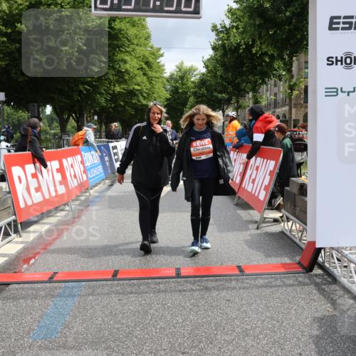 14.06.2026 - REWE Women's Run Strokosch-Dieckow http://msf.ph/oto/9758642 14.06.2026 11:22:18 Ziel 5353, 5390, 5622, 6021 meine-sportfotos.de