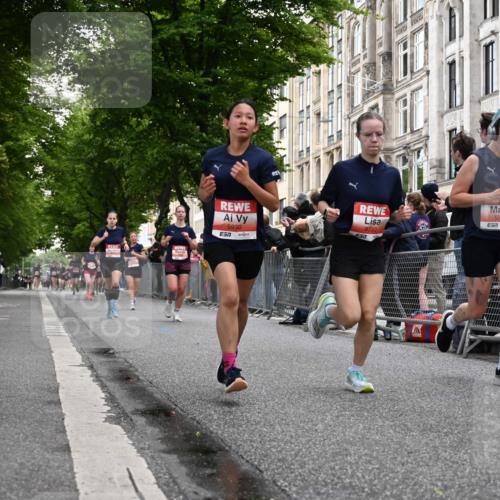 14.06.2026 - REWE Women's Run J. Mangold http://msf.ph/oto/9758643 14.06.2026 10:59:56 Ziel 5101, 5233, 5284, 5322, 5792, 5801, 5930, 5954 meine-sportfotos.de