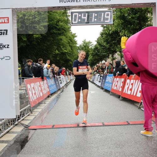 14.06.2026 - REWE Women's Run Strokosch-Dieckow http://msf.ph/oto/9758679 14.06.2026 09:41:41 Ziel 11507 meine-sportfotos.de