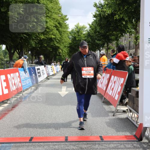 14.06.2026 - REWE Women's Run Strokosch-Dieckow http://msf.ph/oto/9758695 14.06.2026 11:22:10 Ziel 5353 meine-sportfotos.de