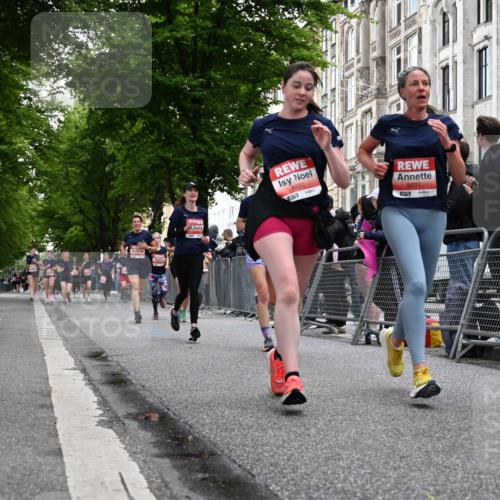 14.06.2026 - REWE Women's Run J. Mangold http://msf.ph/oto/9758710 14.06.2026 11:00:05 Ziel 5143, 5403, 5415, 5691, 5692, 5782, 5929, 6019, 6040 meine-sportfotos.de