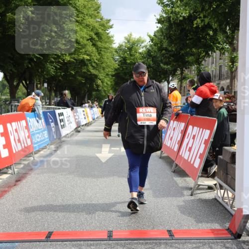 14.06.2026 - REWE Women's Run Strokosch-Dieckow http://msf.ph/oto/9758711 14.06.2026 11:22:10 Ziel 5353 meine-sportfotos.de